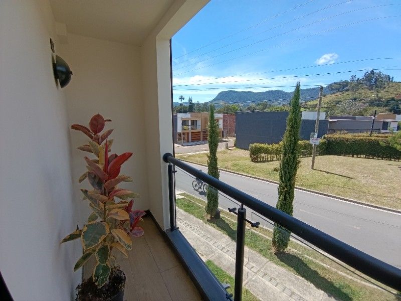 CASA EN ARRIENDO UBICADA EN LA CEJA - 21