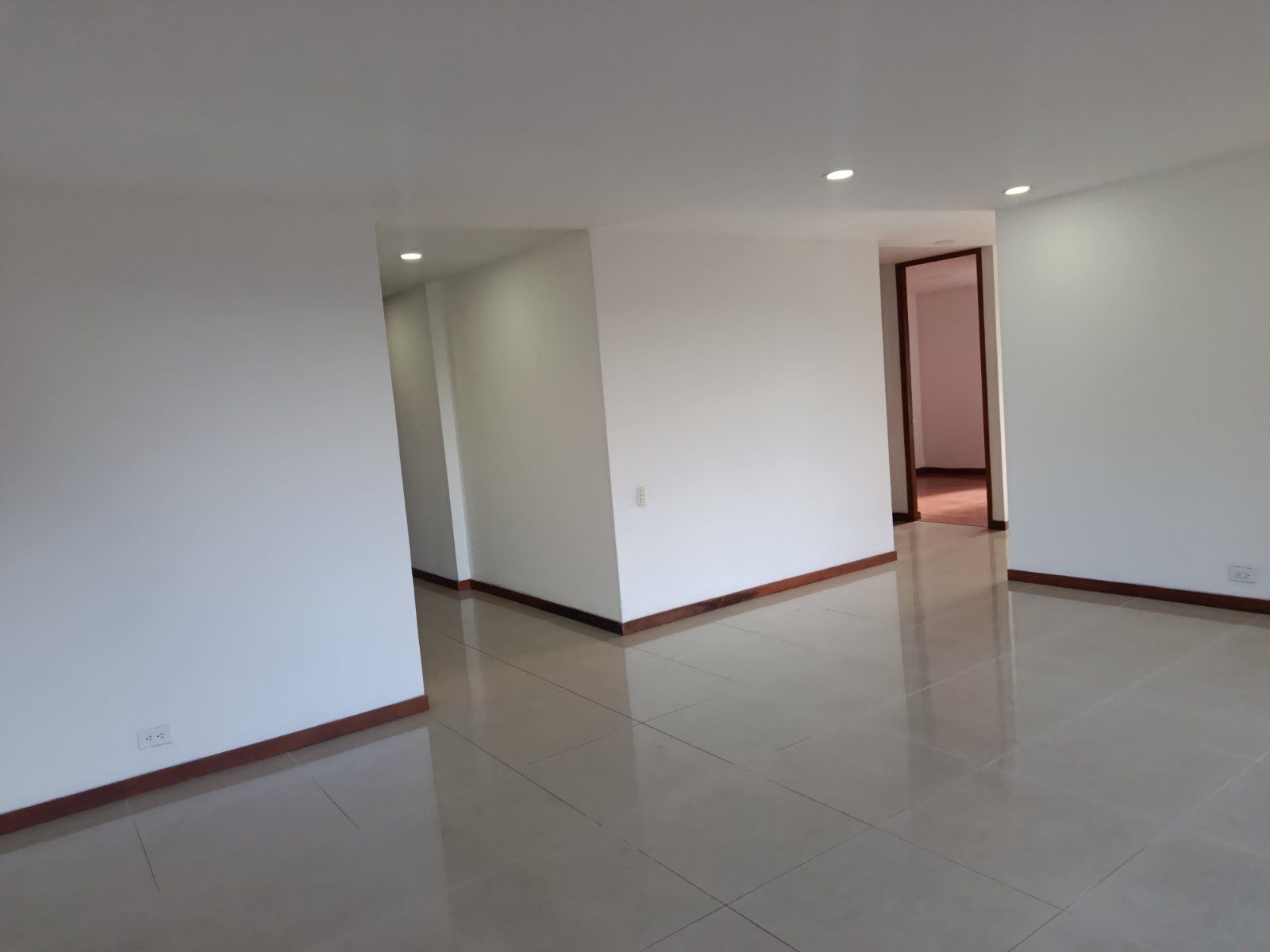 APARTAMENTO EN ARRIENDO UBICADO EN MEDELLÍN SECTOR EL POBLADO - 2