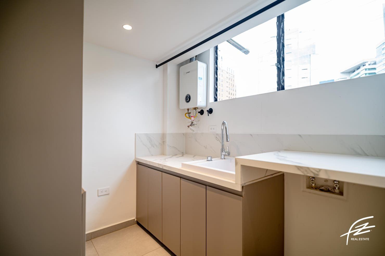 APARTAMENTO EN VENTA UBICADO EN MEDELLÍN SECTOR POBLADO - 2