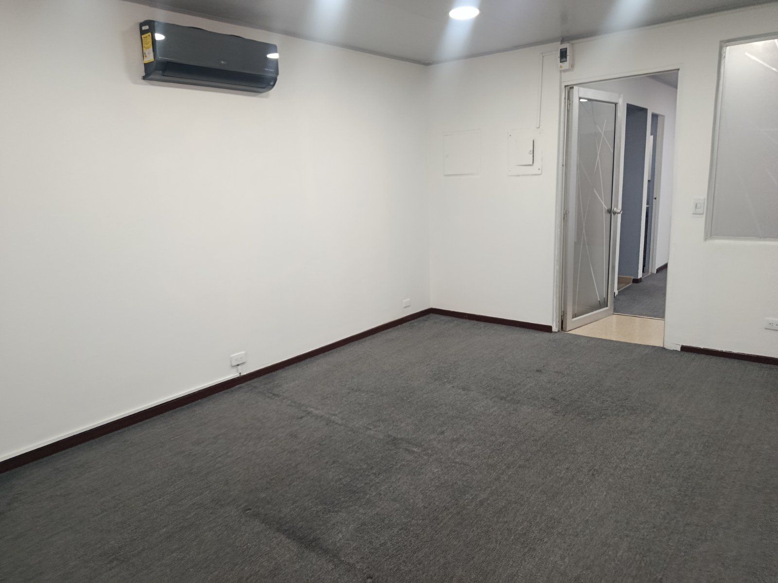 OFICINA EN ARRIENDO UBICADO EN MEDELLIN SECTOR LA AGUACATALA - 2