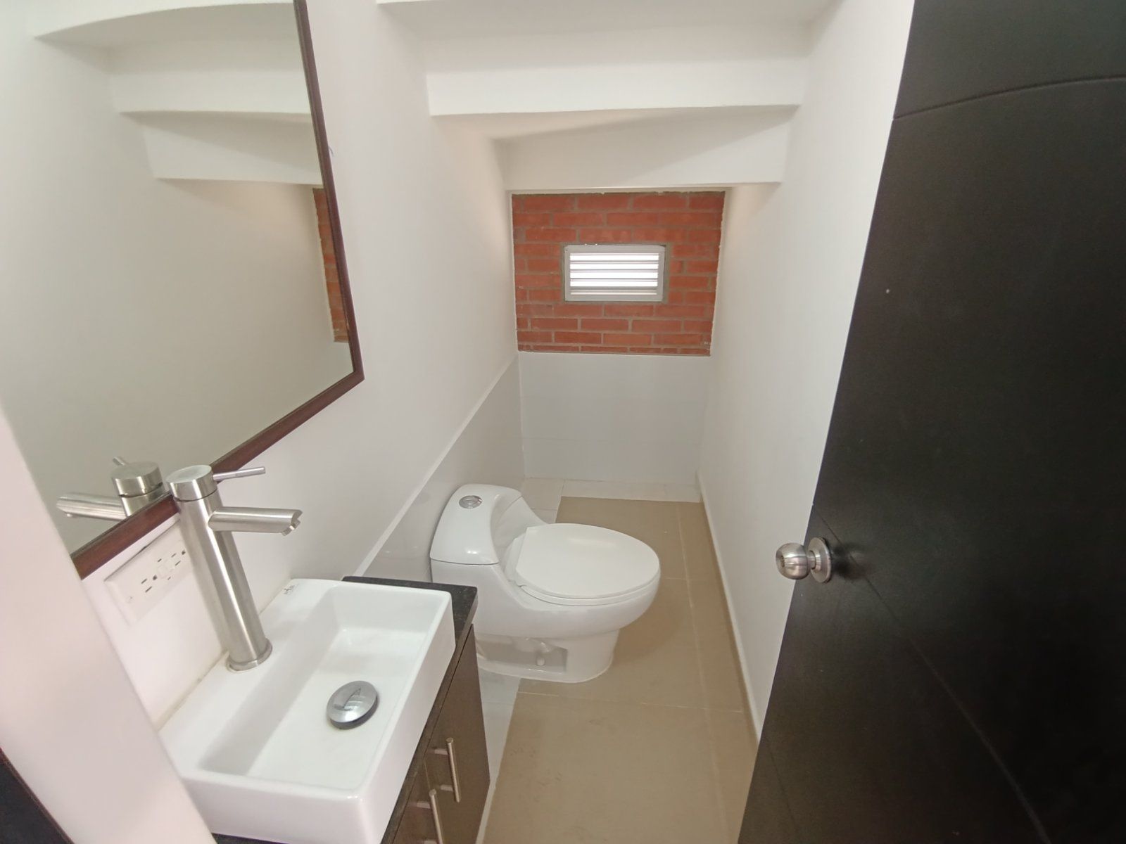 CASA EN ARRIENDO UBICADA EN LA CEJA SECTOR VIVA - 12
