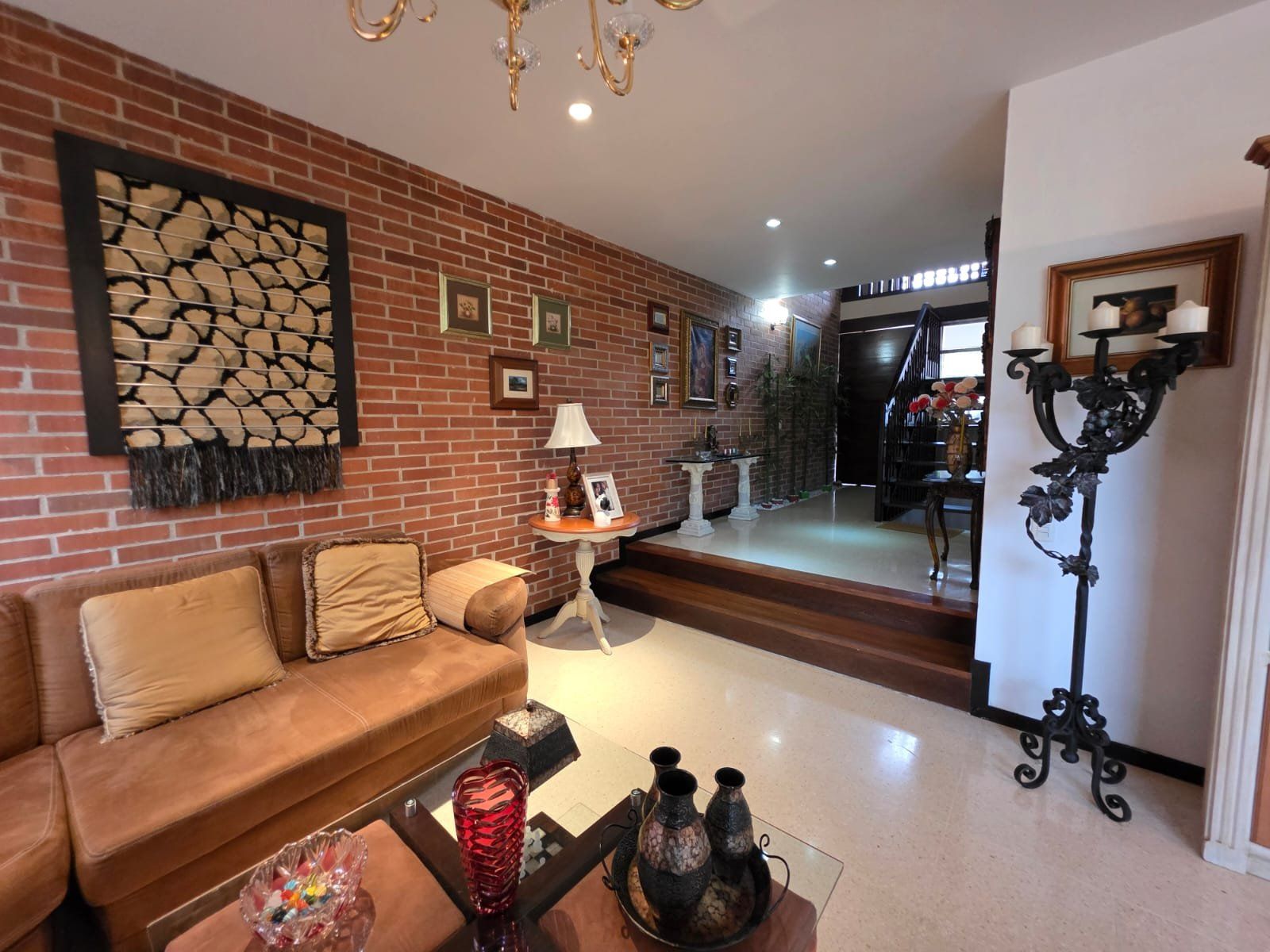 CASA EN VENTA UBICADA EN ENVIGADO SECTOR LOMA DEL ESMERALDAL