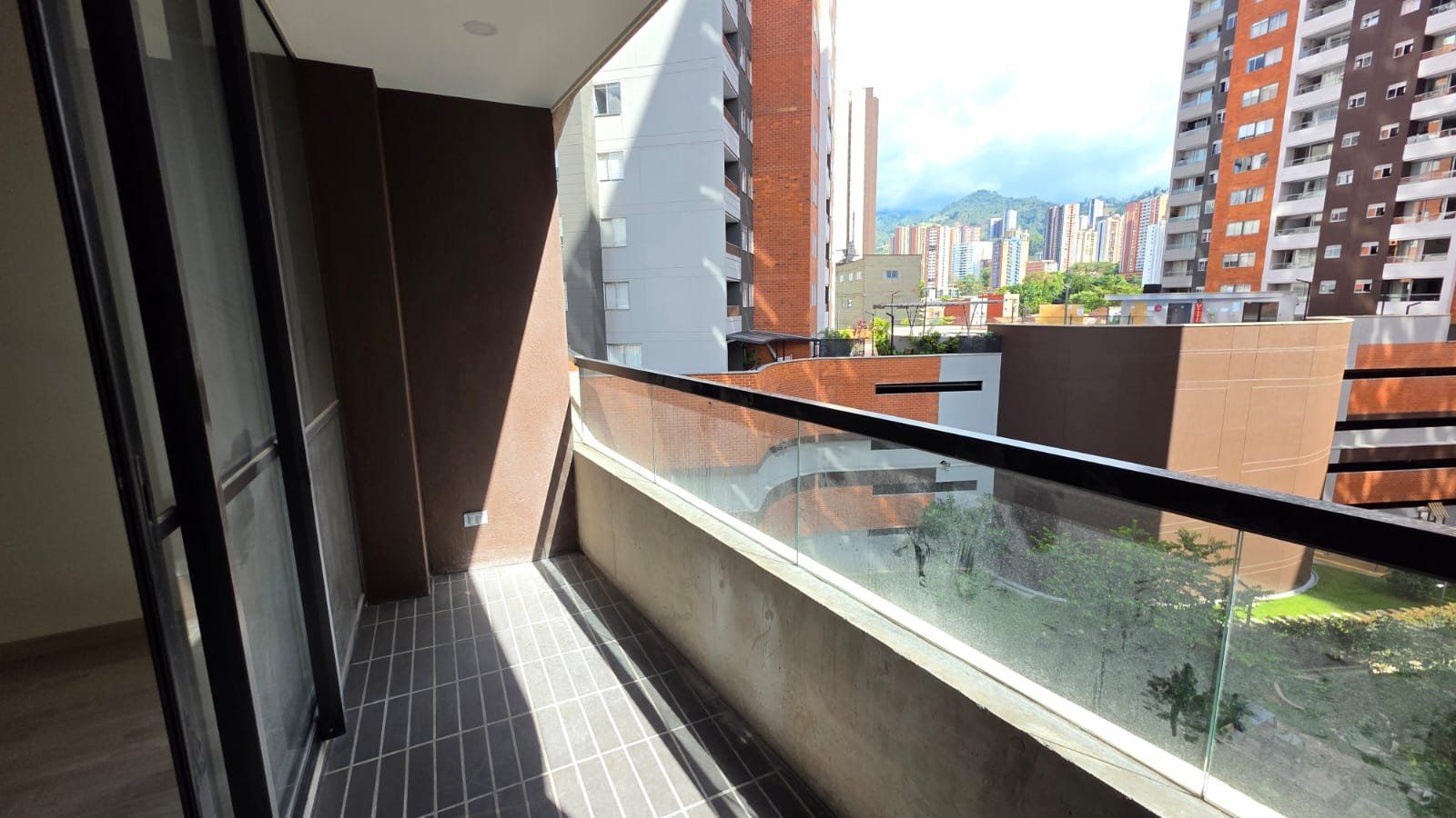 APARTAESTUDIO EN VENTA UBICADO EN SABANETA SECTOR CALLE LARGA - 12