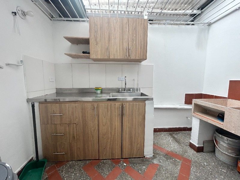 CASA EN ARRIENDO UBICADA EN MEDELLIN SECTOR LAURELES - 2