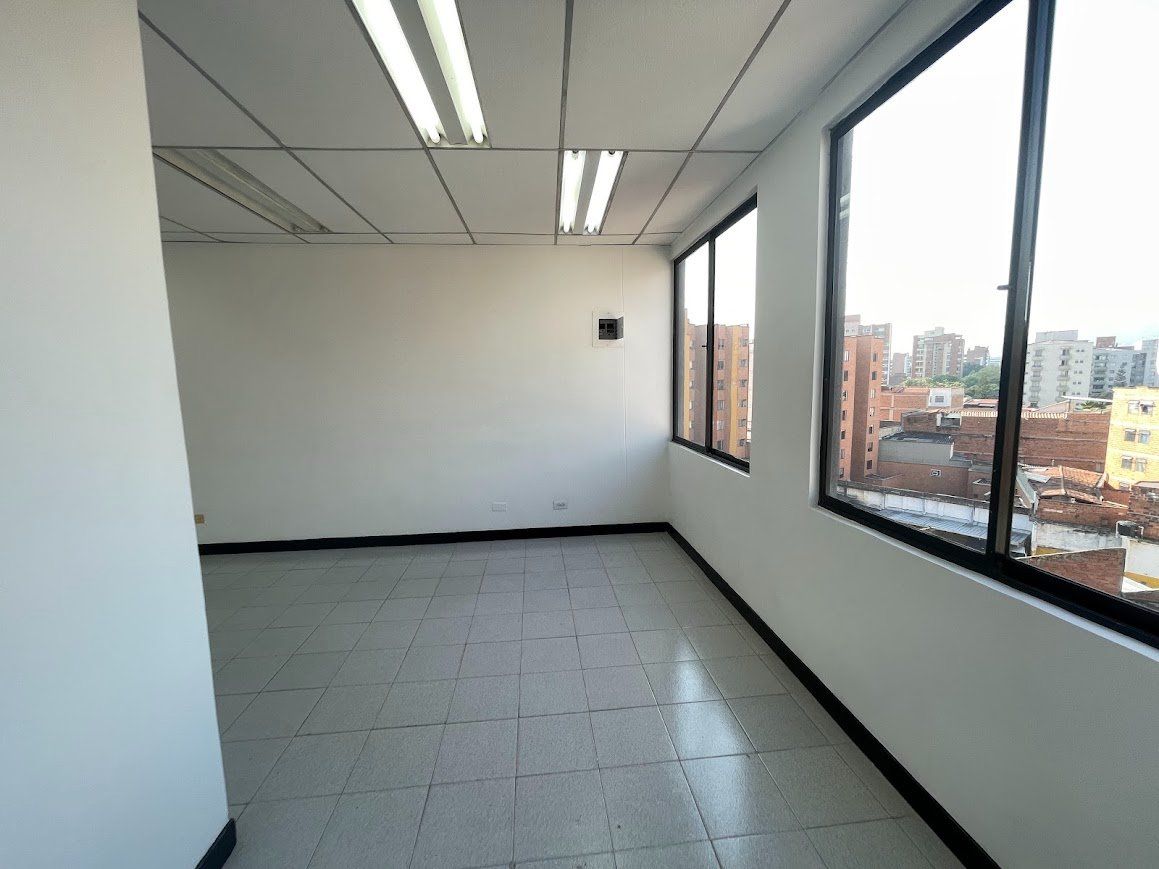OFICINA EN ARRIENDO UBICADA EN MEDELLÍN SECTOR LAURELES - 5