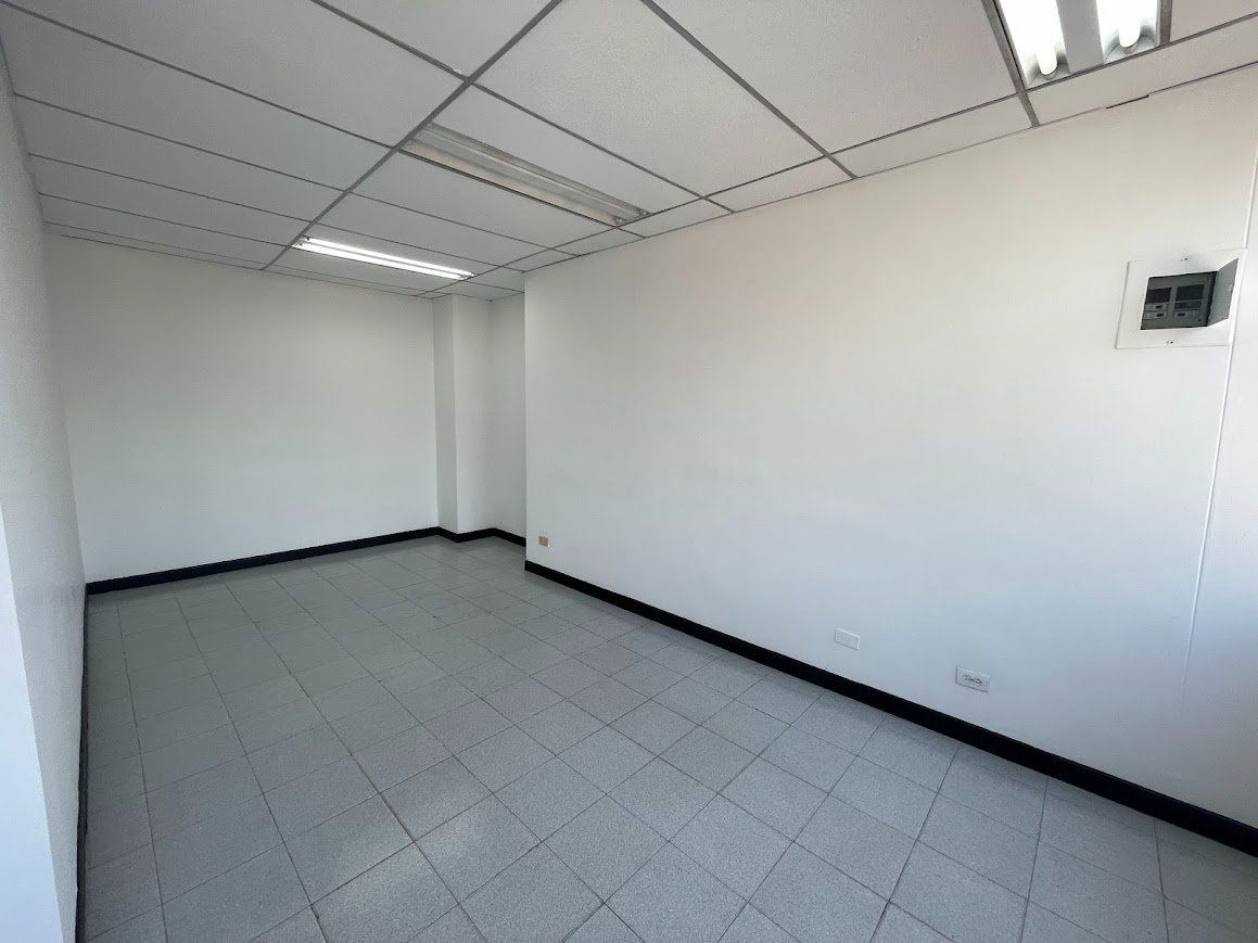 OFICINA EN ARRIENDO UBICADA EN MEDELLÍN SECTOR LAURELES - 6