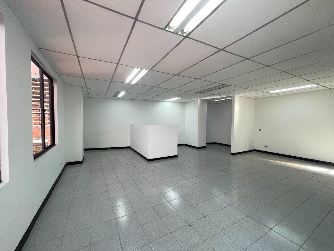 OFICINA EN ARRIENDO UBICADA EN MEDELLÍN SECTOR LAURELES - 7