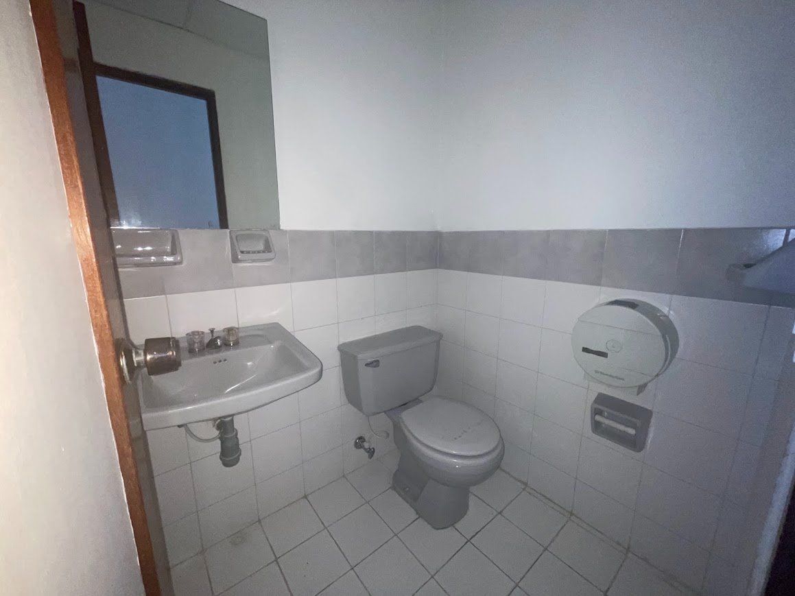 OFICINA EN ARRIENDO UBICADA EN MEDELLÍN SECTOR LAURELES - 8