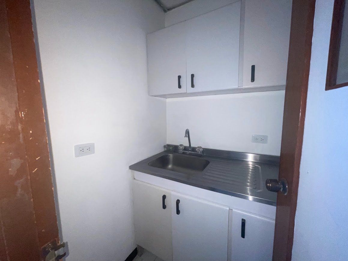 OFICINA EN ARRIENDO UBICADA EN MEDELLÍN SECTOR LAURELES - 9