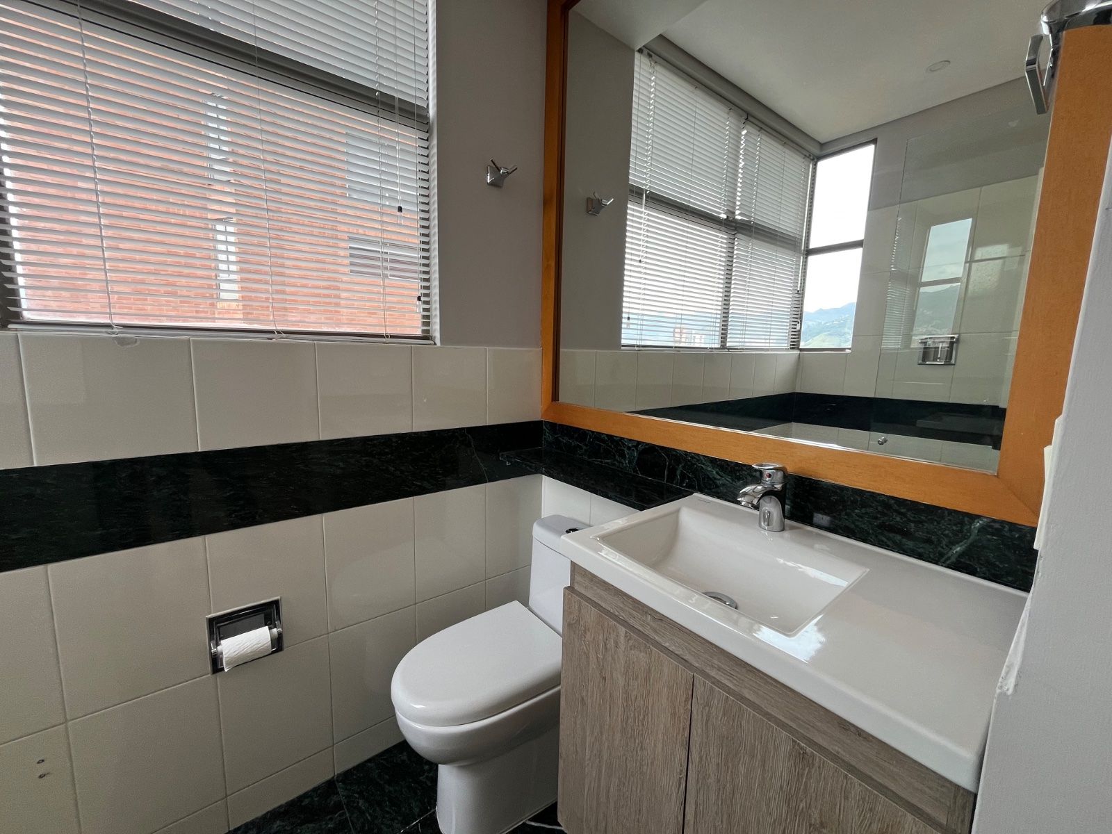 APARTAMENTO EN ARRIENDO UBICADO EN MEDELLIN SECTOR POBLADO - 11