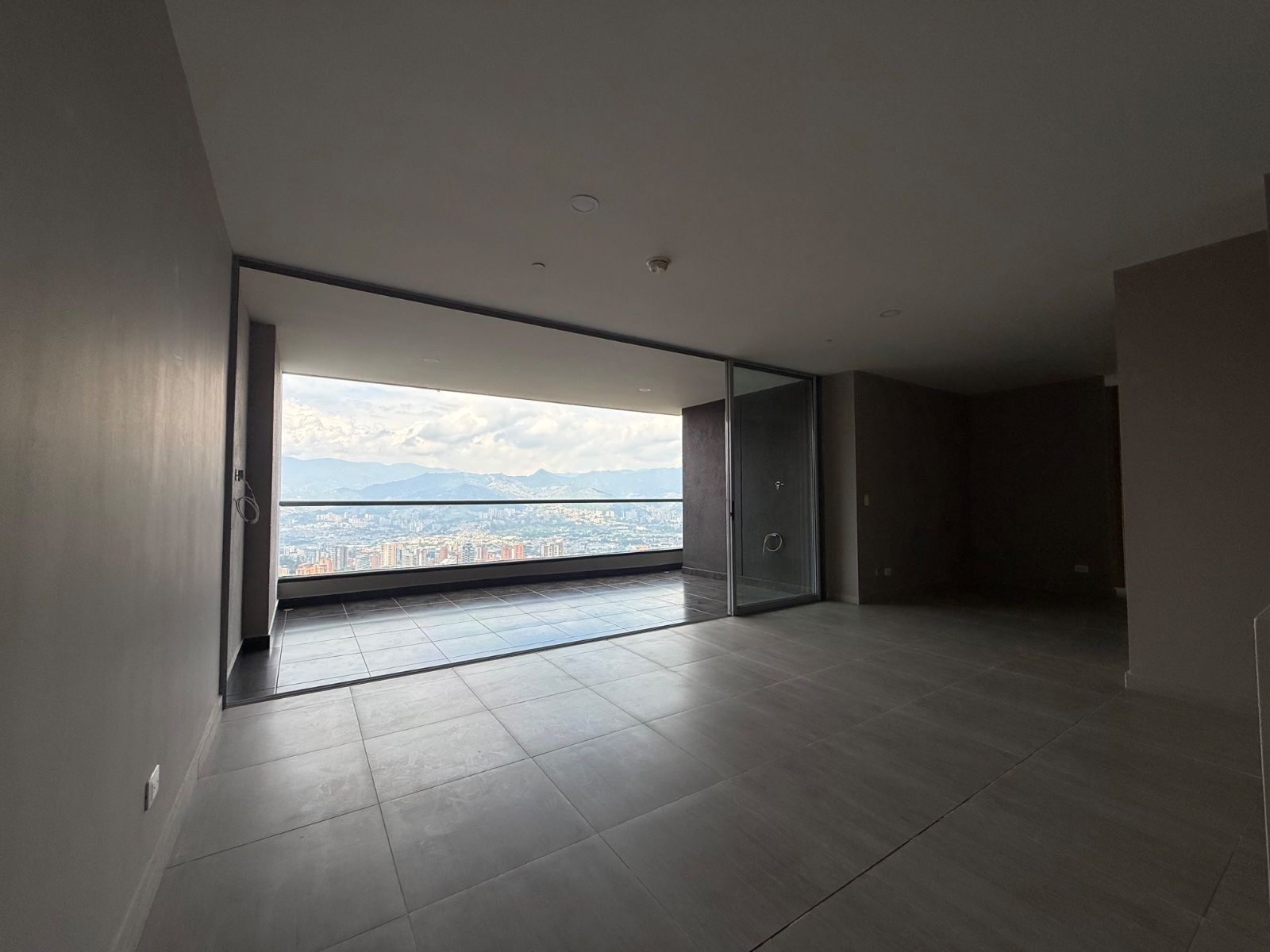 APARTAMENTO EN ARRIENDO UBICADO MEDELLIN SECTOR EL TESORO - 3