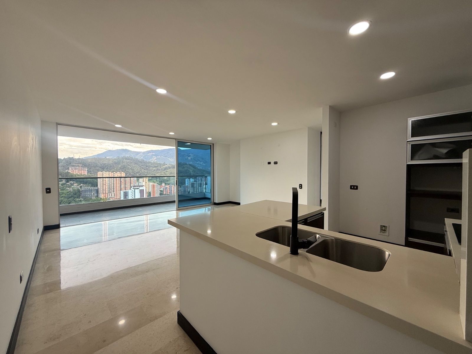 APARTAMENTO EN ARRIENDO UBICADO EN SABANETA SECTOR AVES MARIA - 2