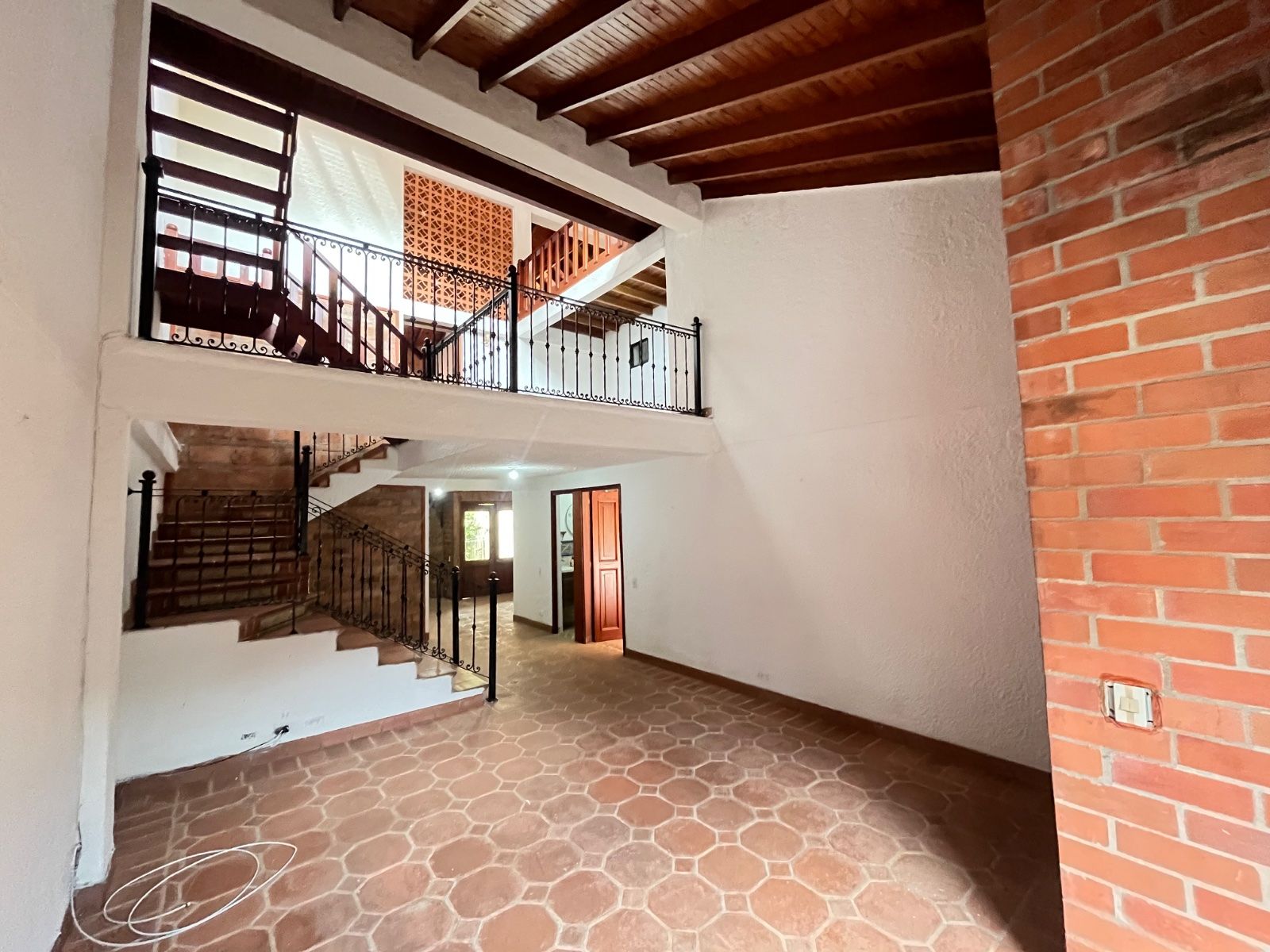 CASA EN ARRIENDO UBICADA EN SABANETA SECTOR LA DOCTORA - 2