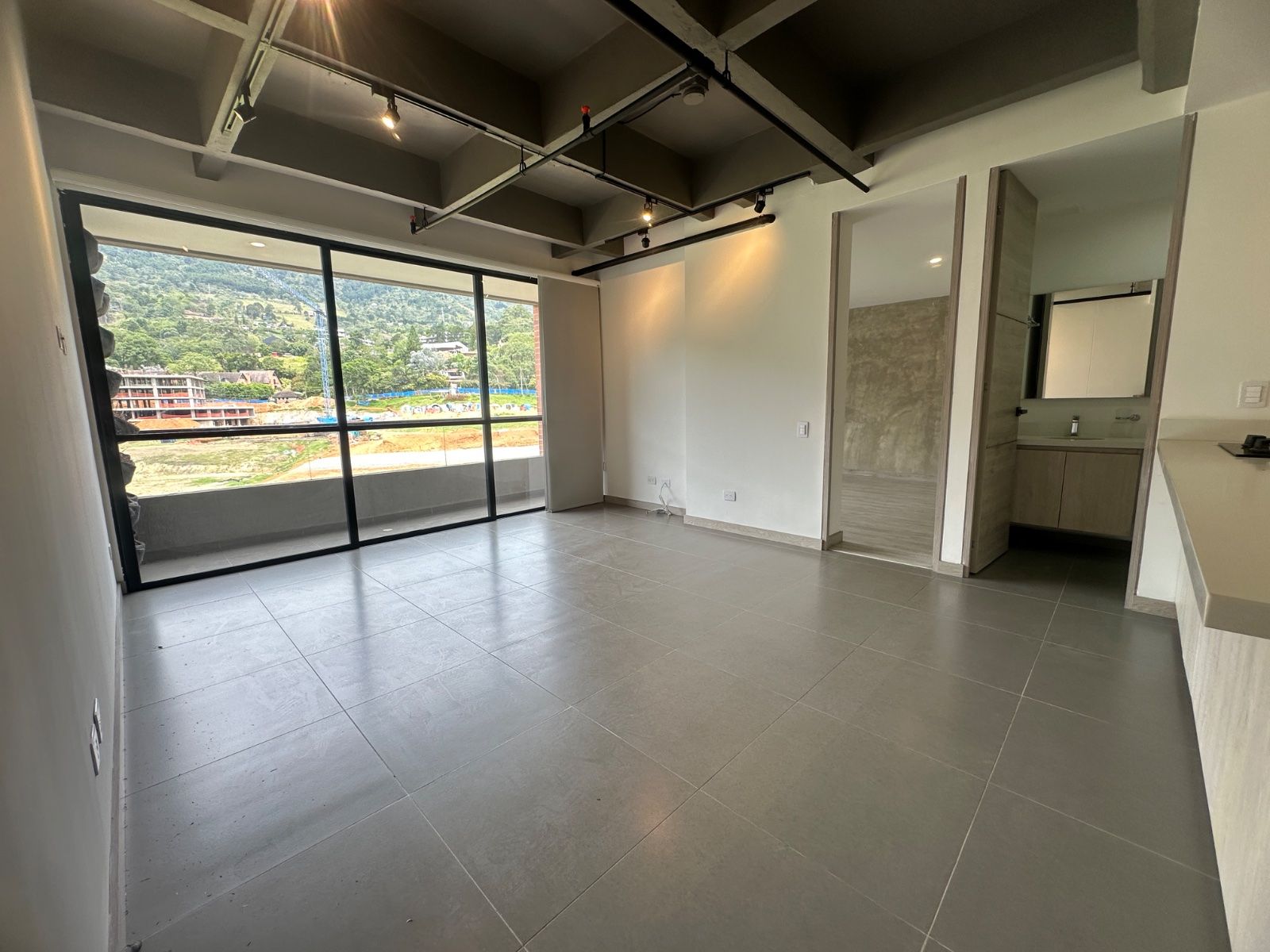 APARTAMENTO EN ARRIENDO UBICADO EN ENVIGADO SECTOR LOMA DEL ESCOBERO - 2