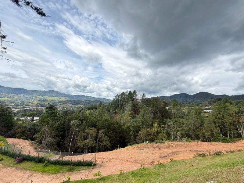 LOTE EN VENTA UBICADO EN LA CEJA SECTOR PUYACO - 12