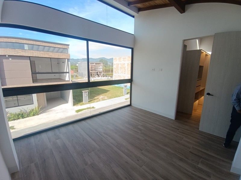 CASA EN ARRIENDO UBICADA EN LA CEJA  SECTOR VIVA - 12