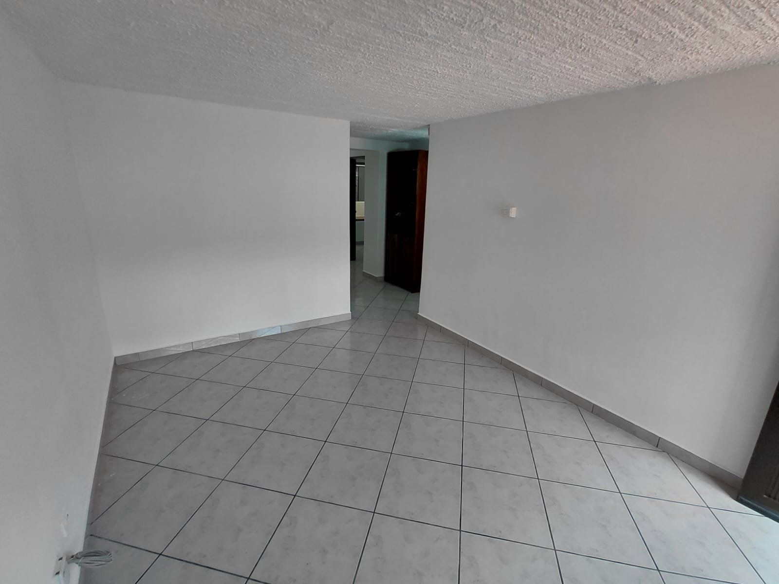 CASA EN ARRIENDO UBICADA EN MEDELLIN SECTOR SAN PABLO - 2