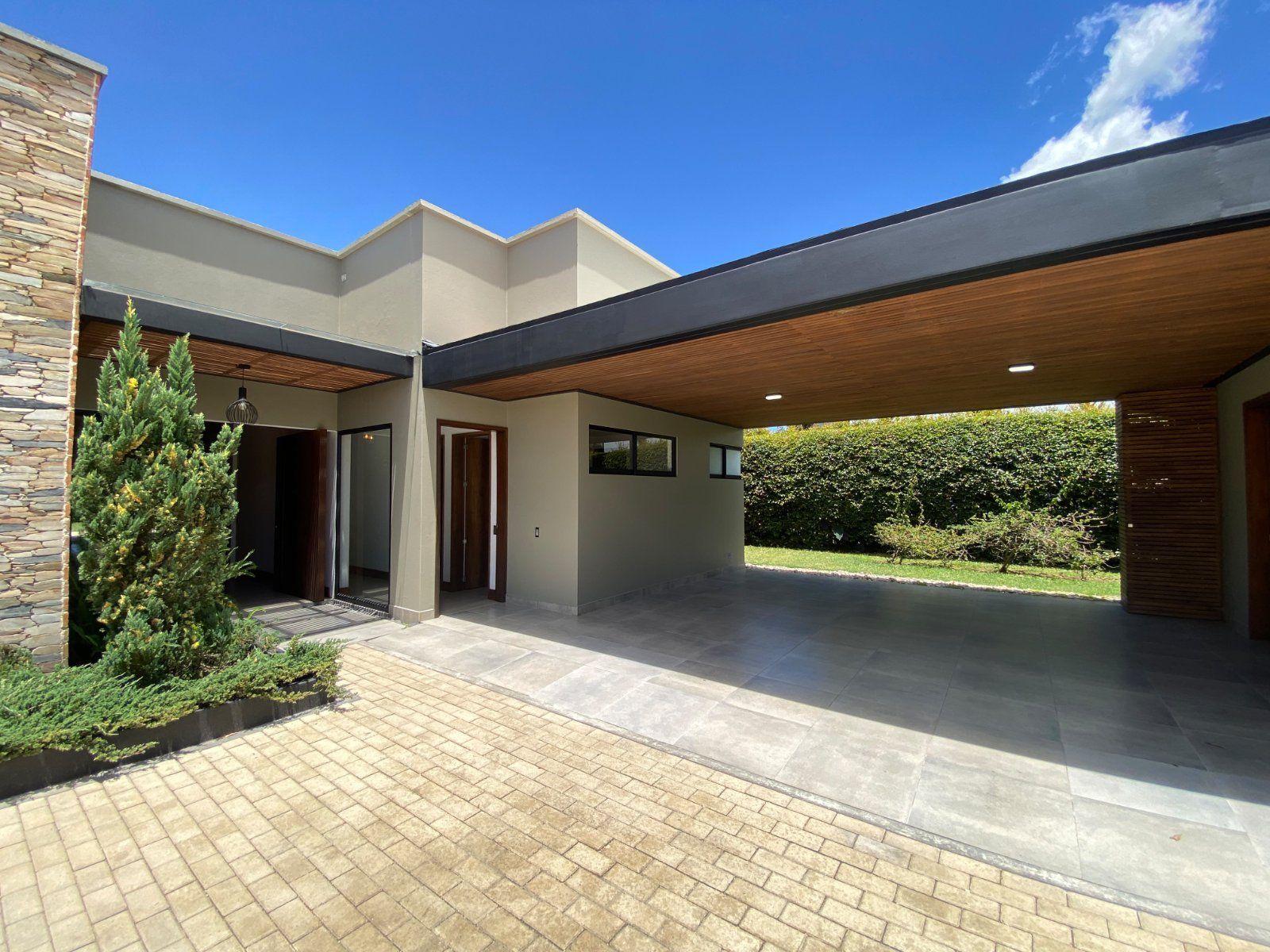 CASA EN VENTA UBICADA EN RIONEGRO - 2