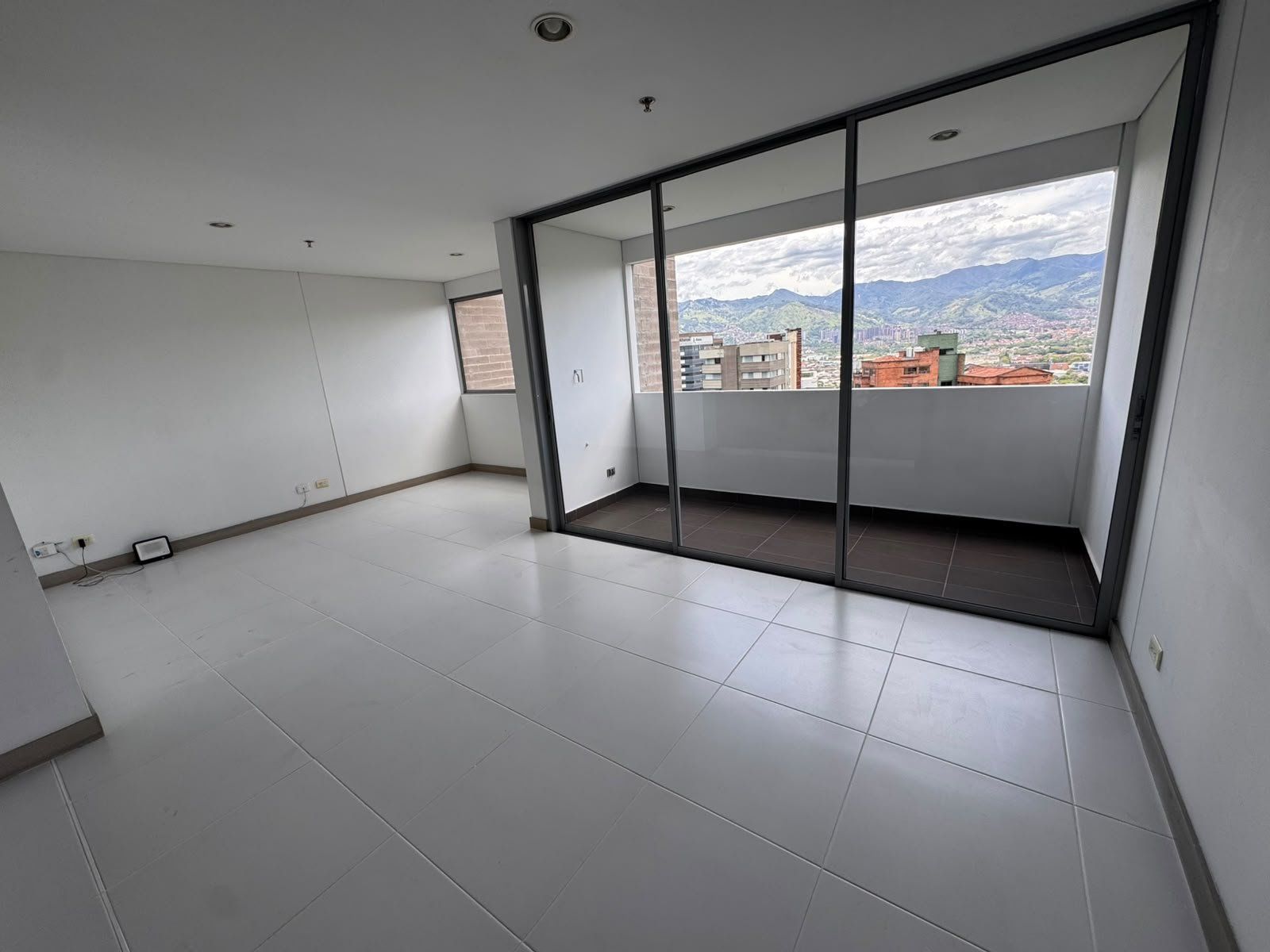 APARTAMENTO EN ARRIENDO UBICADO MEDELLÍN SECTOR CASTROPOL - 2