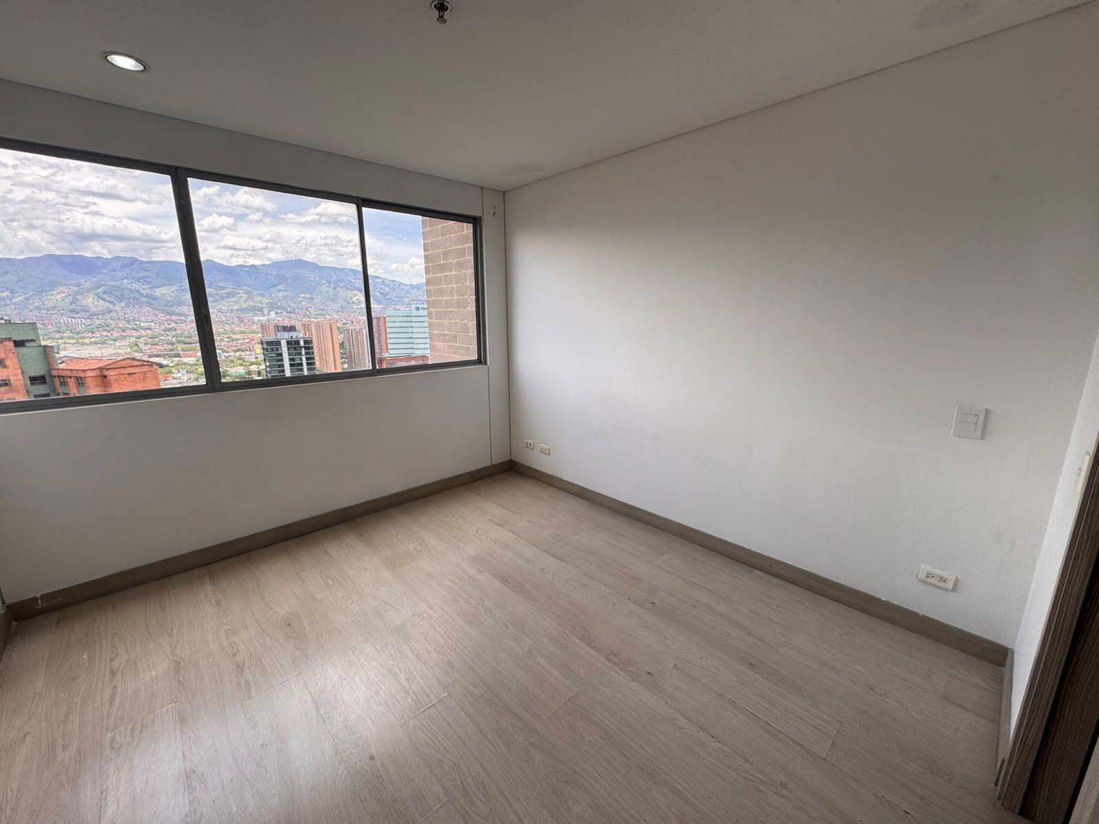 APARTAMENTO EN ARRIENDO UBICADO MEDELLÍN SECTOR CASTROPOL - 3