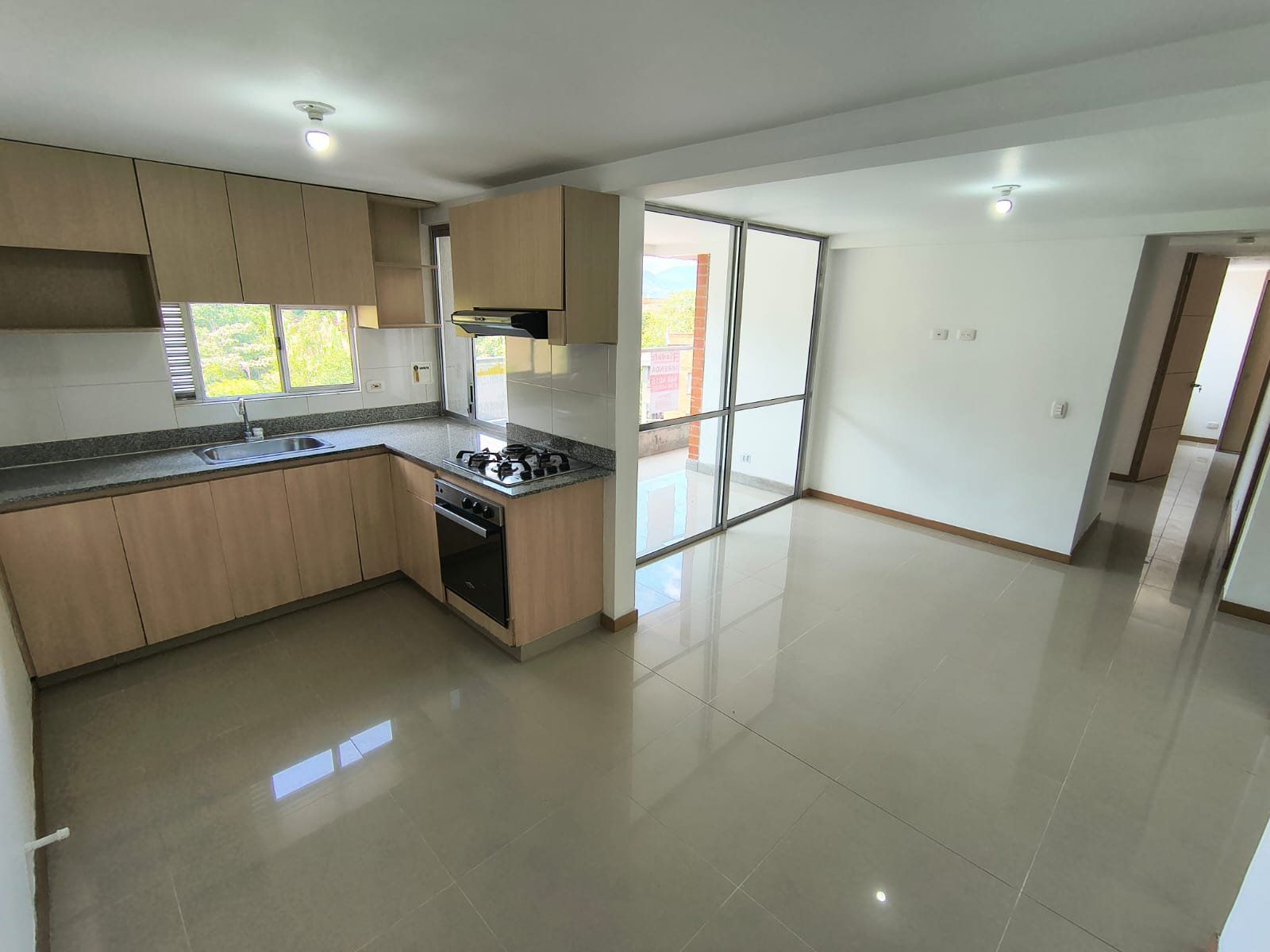 Apartamento en arriendo con 3 habitaciones en Las Antillas, Envigado - 2