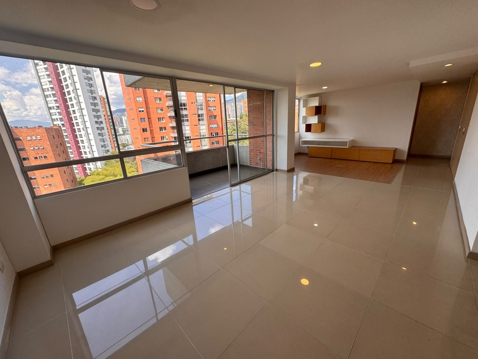 APARTAMENTO EN ARRIENDO UBICADO MEDELLIN SECTOR POBLADO - 3