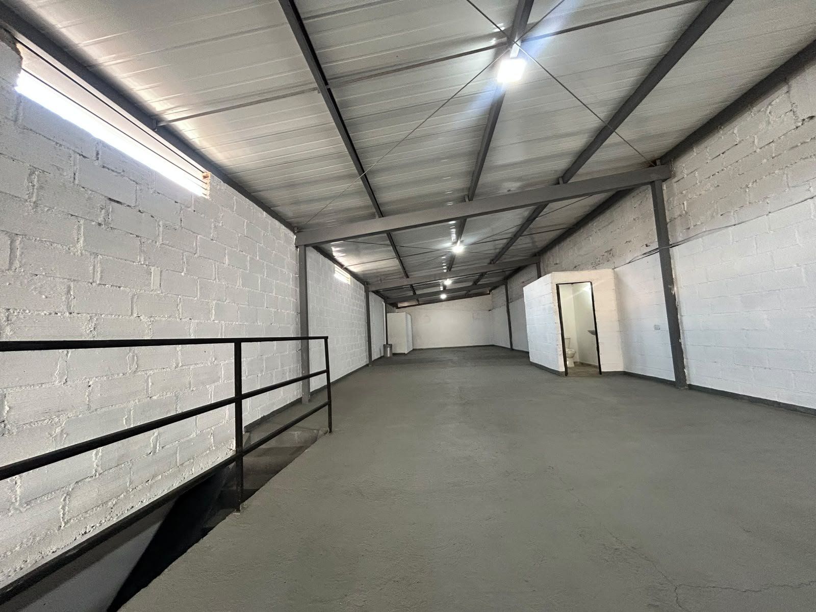 BODEGA EN ARRIENDO UBICADA EN MEDELLIN SECTOR GUAYABAL