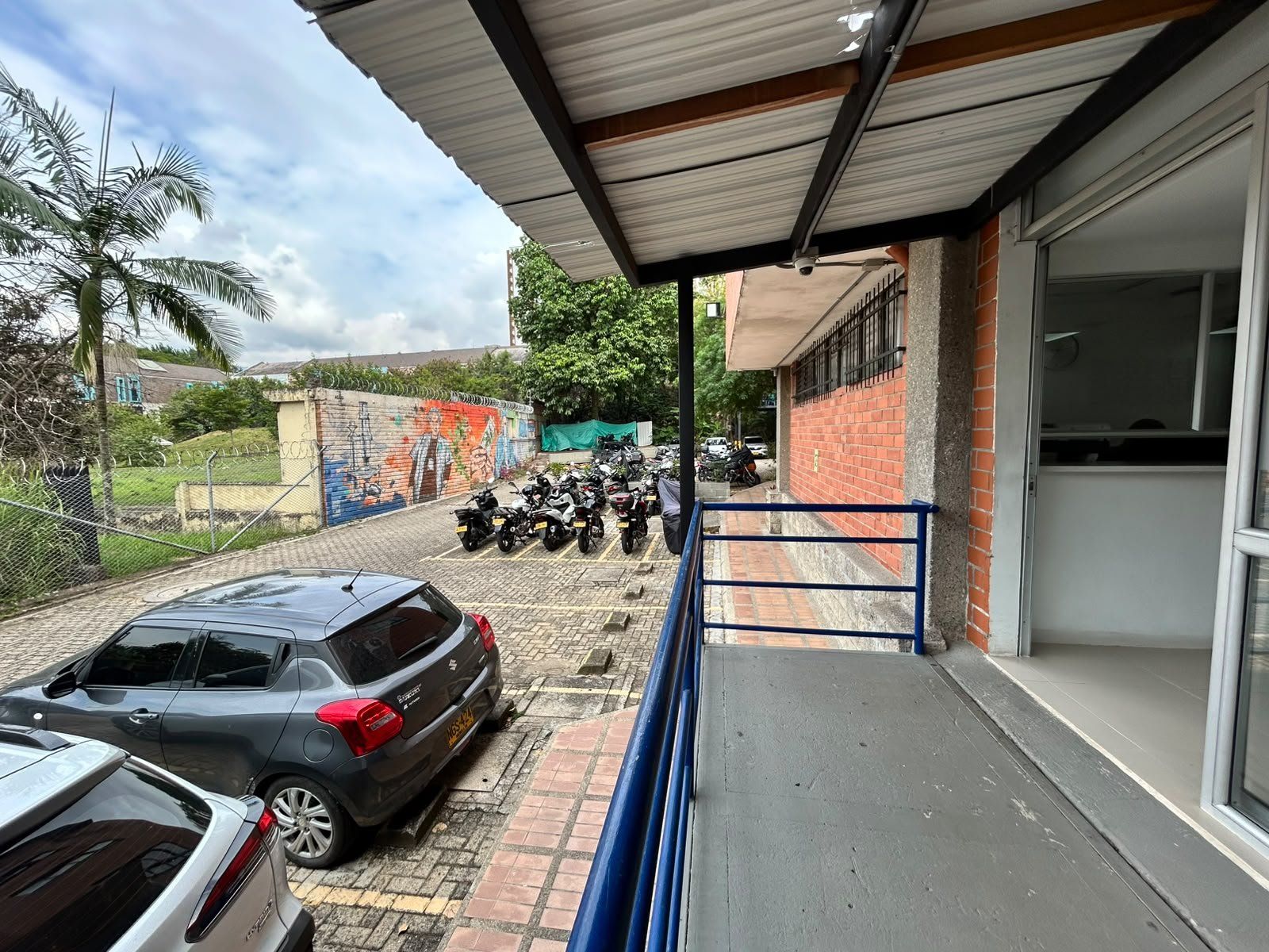 CONSULTORIO EN ARRIENDO UBICADO EN MEDELLIN SECTOR ALTAMIRA - 2