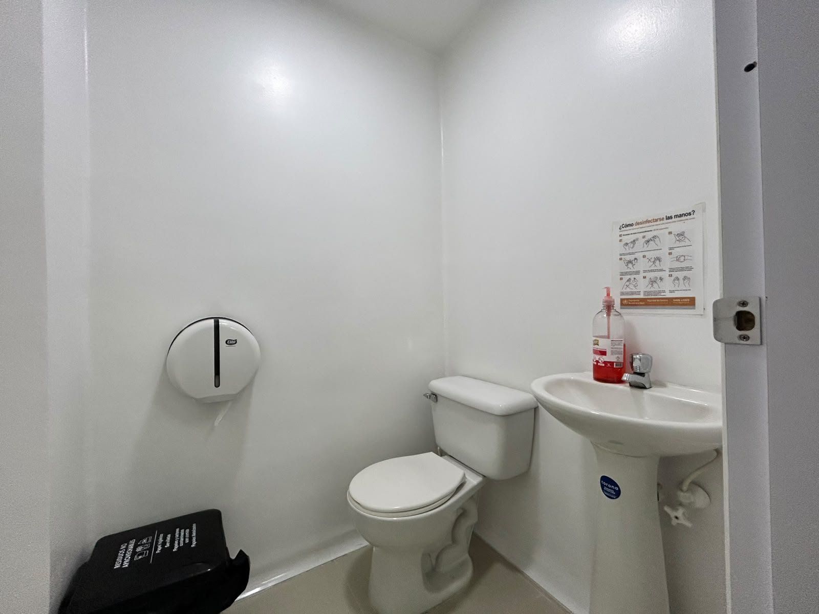 CONSULTORIO EN ARRIENDO UBICADO EN MEDELLIN SECTOR ALTAMIRA - 11
