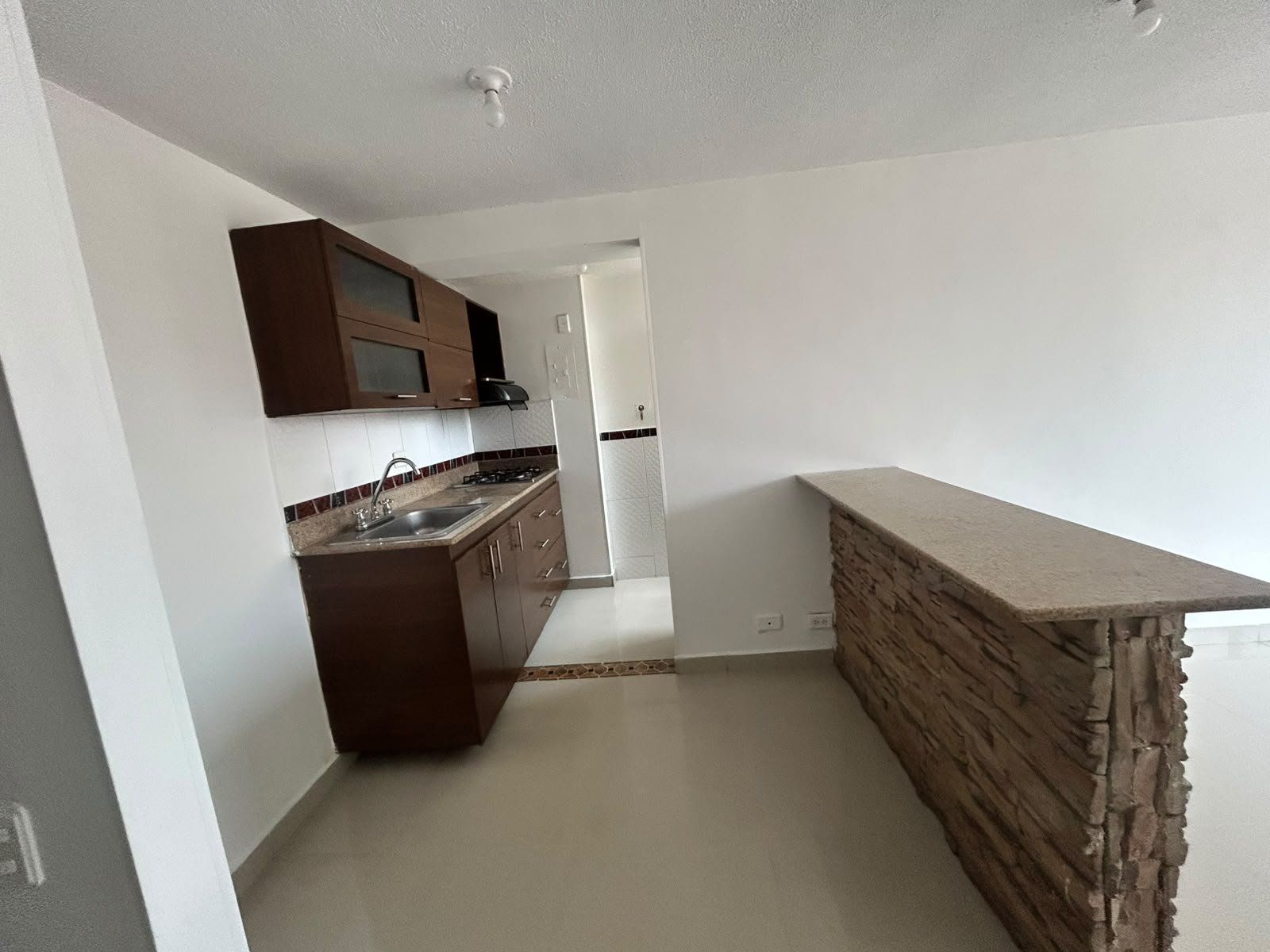 APARTAMENTO EN ARRIENDO UBICADO EN MEDELLIN SECTOR LOMA DE LOS BERNAL - 2