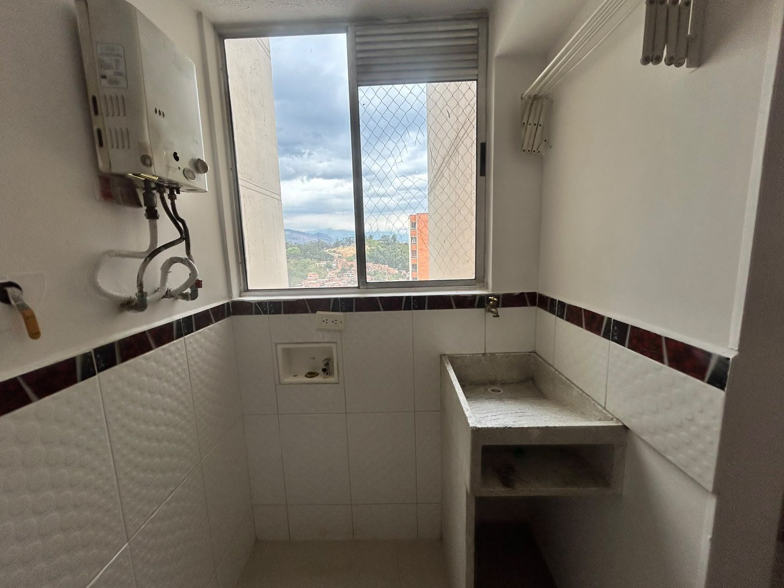 APARTAMENTO EN ARRIENDO UBICADO EN MEDELLIN SECTOR LOMA DE LOS BERNAL - 12