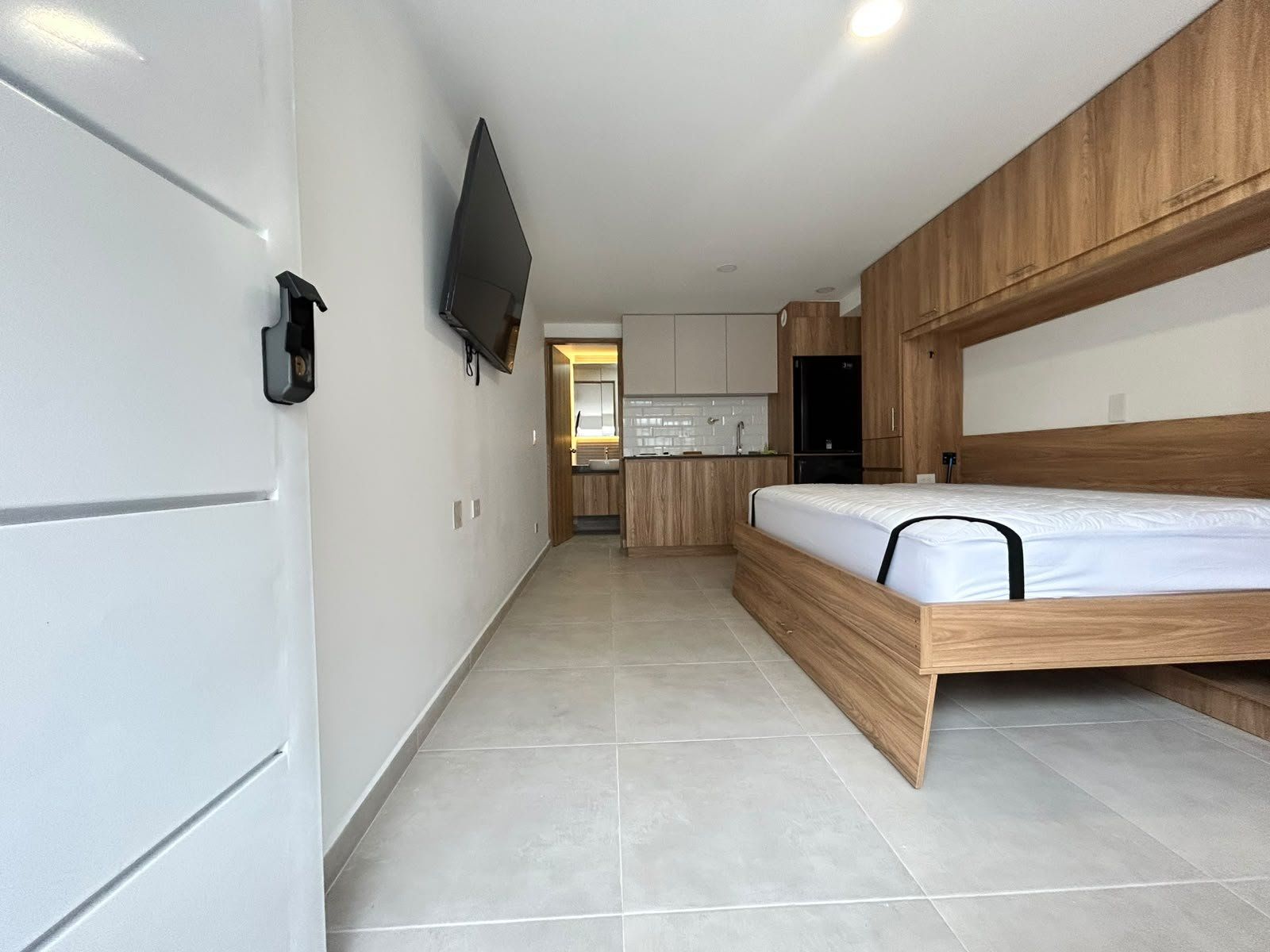 APARTAESTUDIO AMOBLADO EN ARRIENDO UBICADO EN MEDELLÍN SECTOR BUENOS AIRES - 2