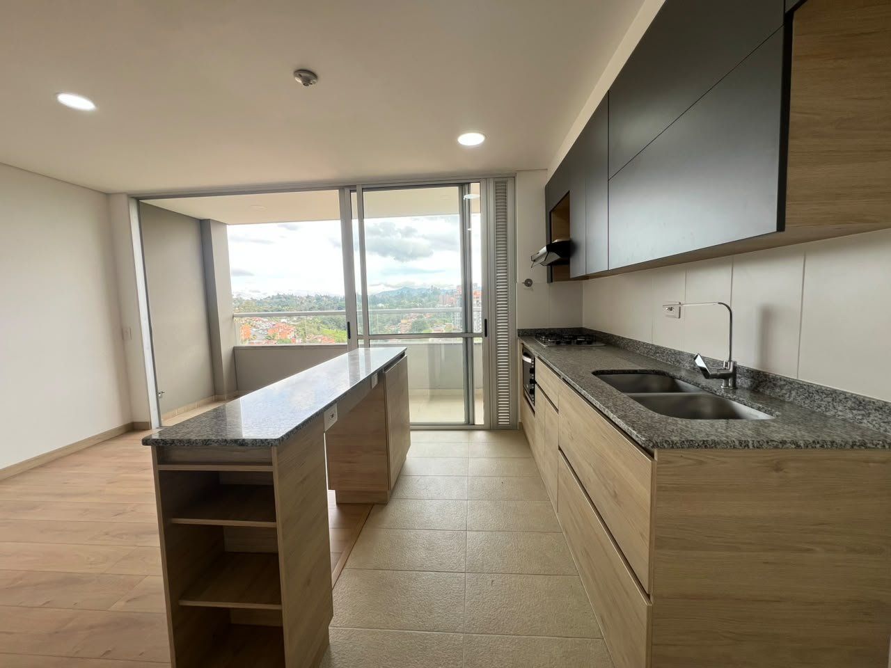 APARTAMENTO EN VENTA UBICADO EN RIONEGRO SECTOR LOS COLEGIOS - 3