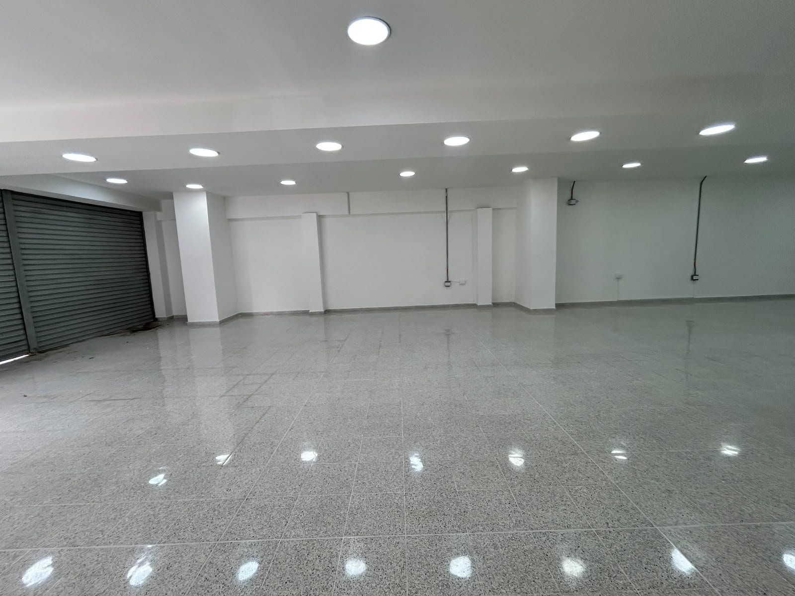 BODEGA EN ARRIENDO UBICADO EN MEDELLIN SECTOR LAURELES - 2