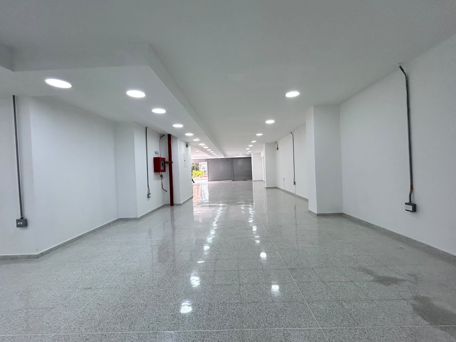 BODEGA EN ARRIENDO UBICADO EN MEDELLIN SECTOR LAURELES