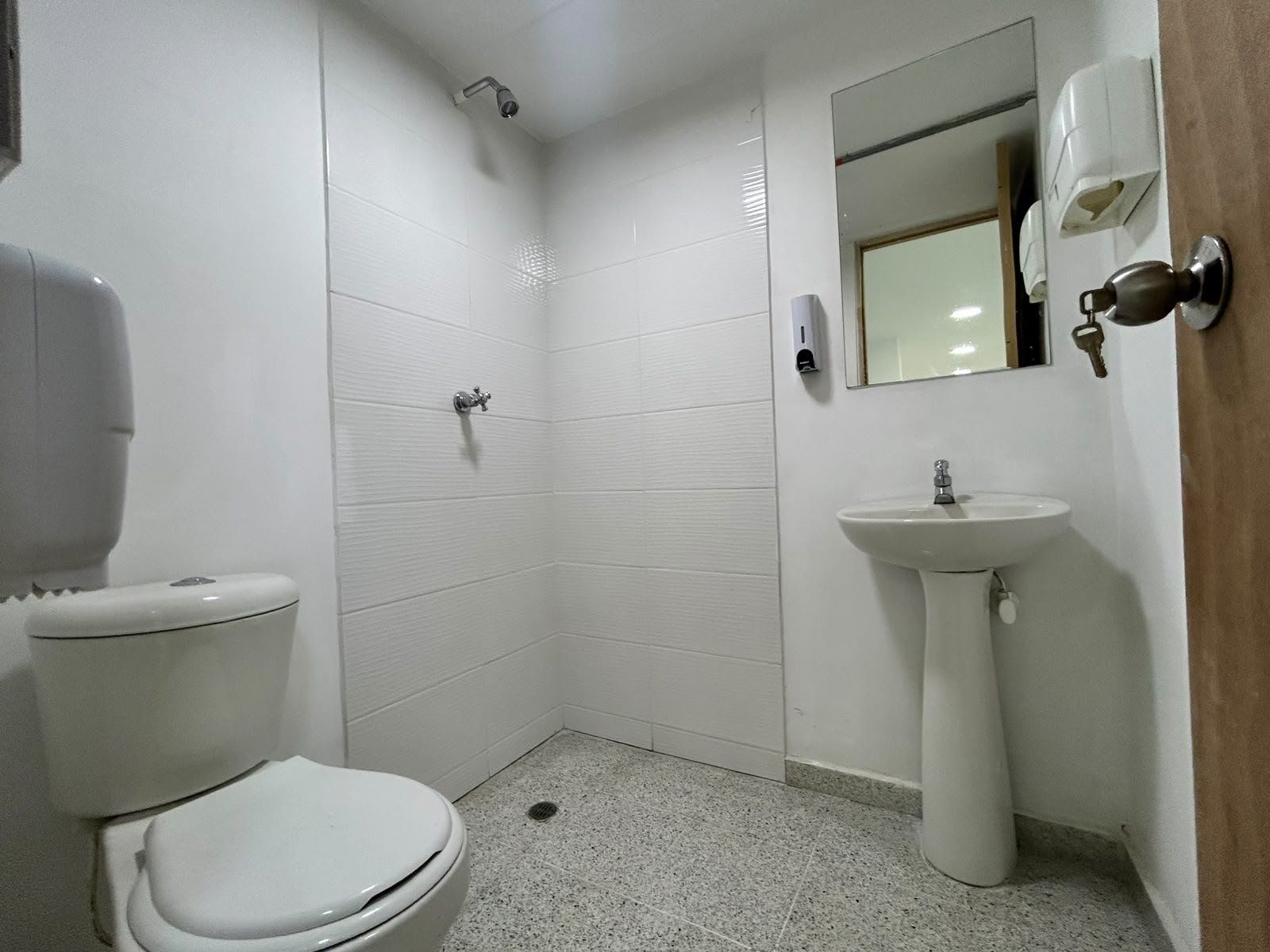 BODEGA EN ARRIENDO UBICADO EN MEDELLIN SECTOR LAURELES - 6