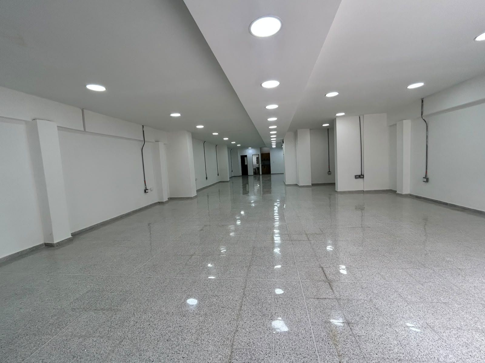 BODEGA EN ARRIENDO UBICADO EN MEDELLIN SECTOR LAURELES - 3