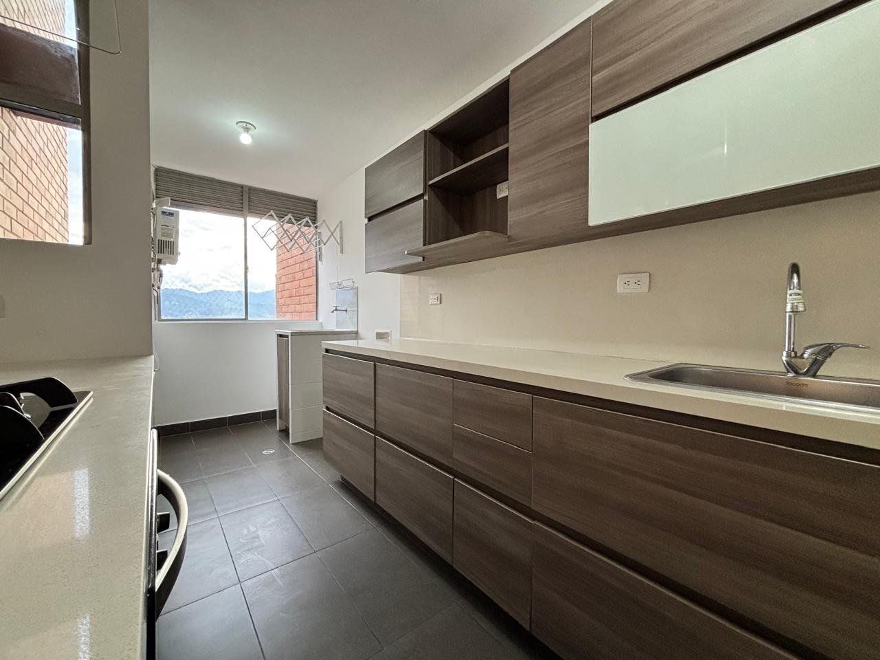 APARTAMENTO EN ARRIENDO UBICADO EN ENVIGADO SECTOR LOMA DEL ESMERALDAL - 4