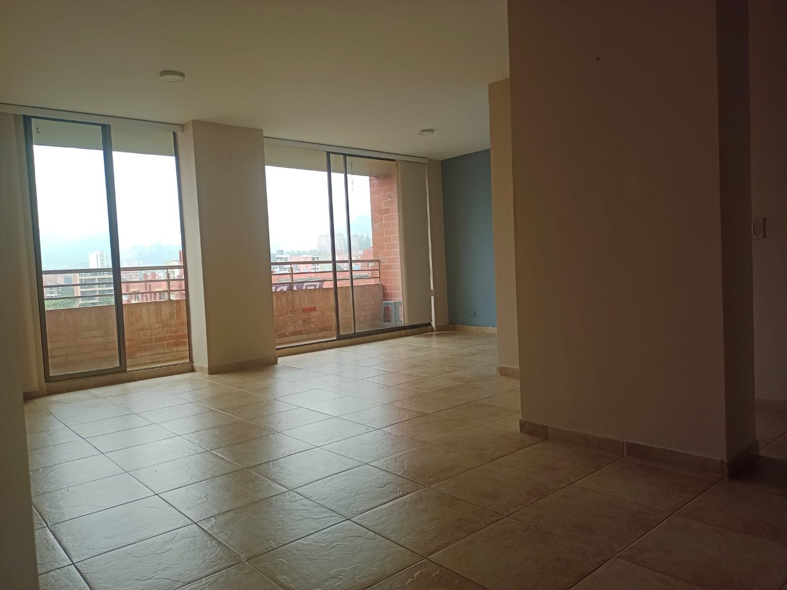 APARTAMENTO EN ARRIENDO UBICADO EN MEDELLÍN SECTOR LAURELES - 2
