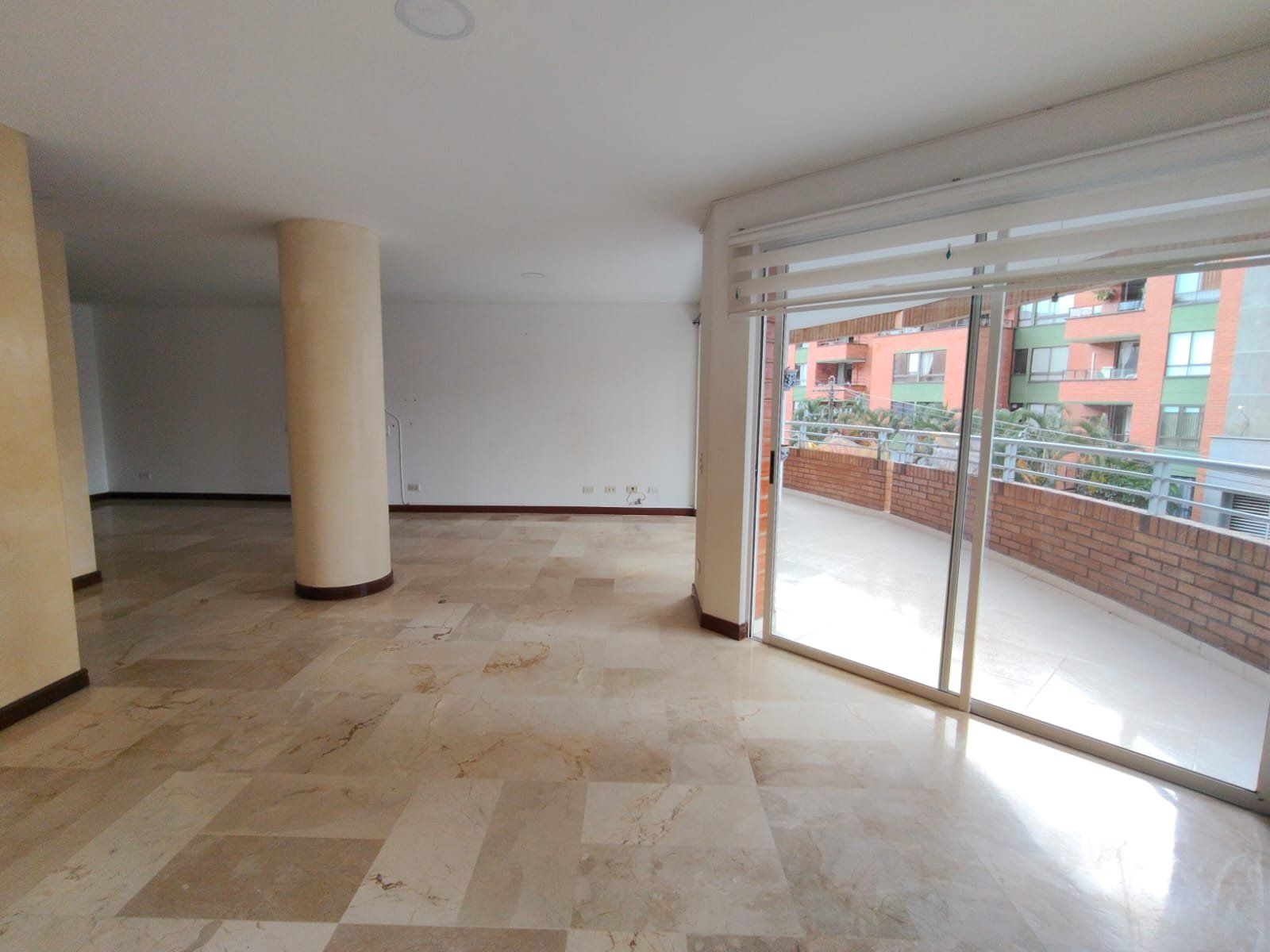 APARTAMENTO EN ARRIENDO UBICADO EN MEDELLIN SECTOR LAURELES