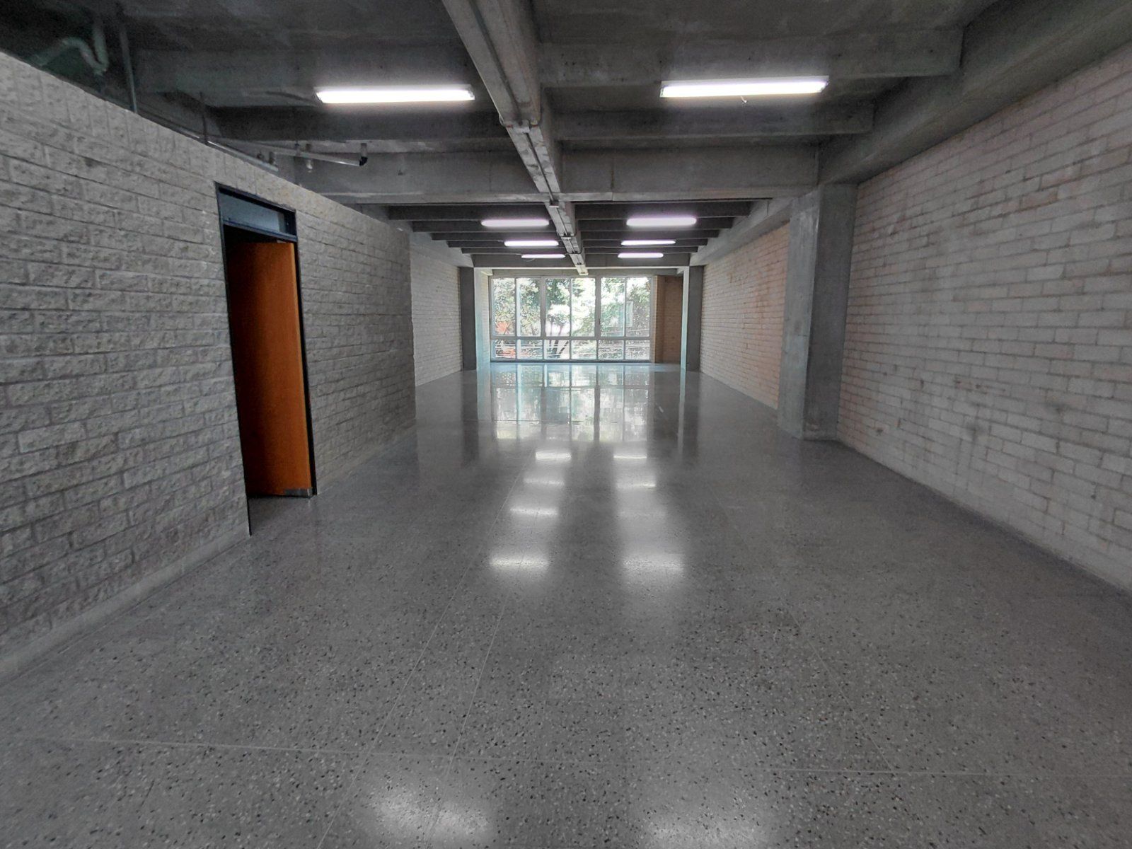 OFICINA EN ARRIENDO UBICADO EN MEDELLIN SECTOR GUAYABAL - 2