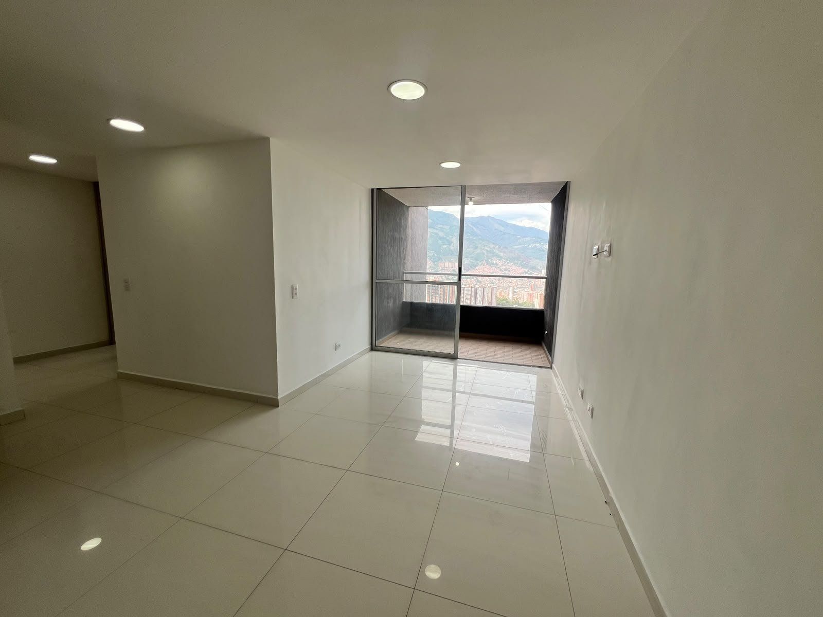 APARTAMENTO EN ARRIENDO UBICADO BELLO SECTOR AMAZONIA - 2
