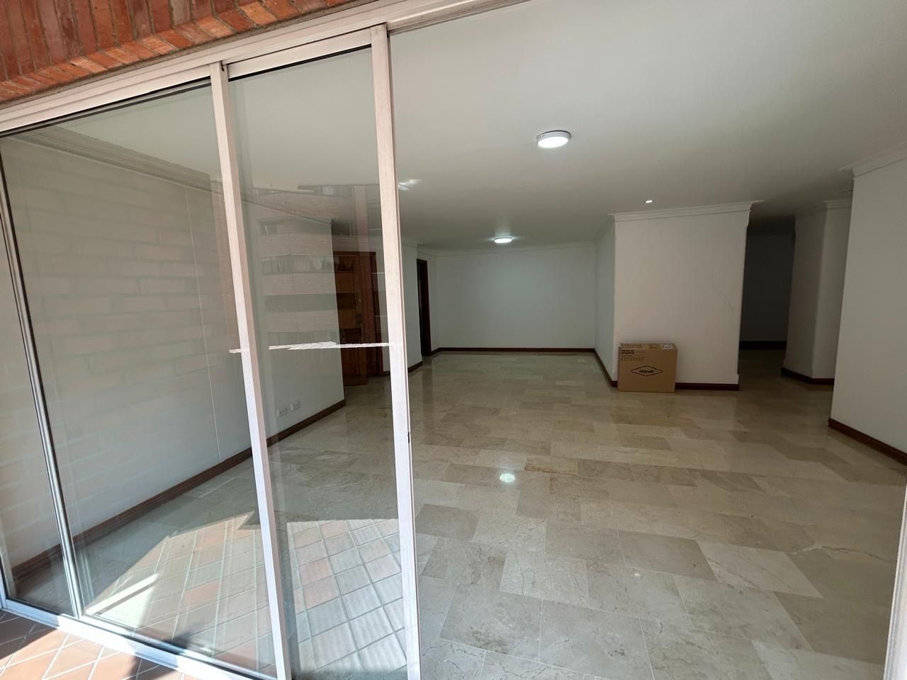 APARTAMENTO EN ARRIENDO UBICADO EN MEDELLIN SECTOR LAURELES - 2