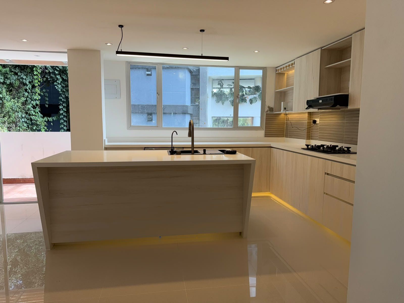 APARTAMENTO EN VENTA UBICADO EN MEDELLÍN SECTOR POBLADO - 2