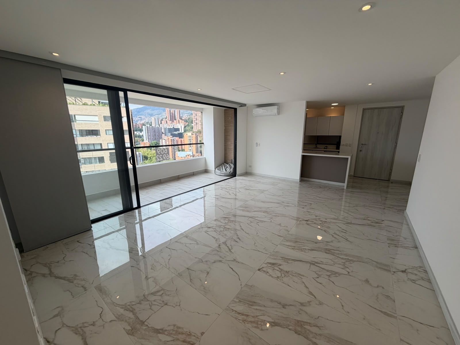 APARTAMENTO EN ARRIENDO UBICADO EN MEDELLÍN SECTOR POBLADO - 4