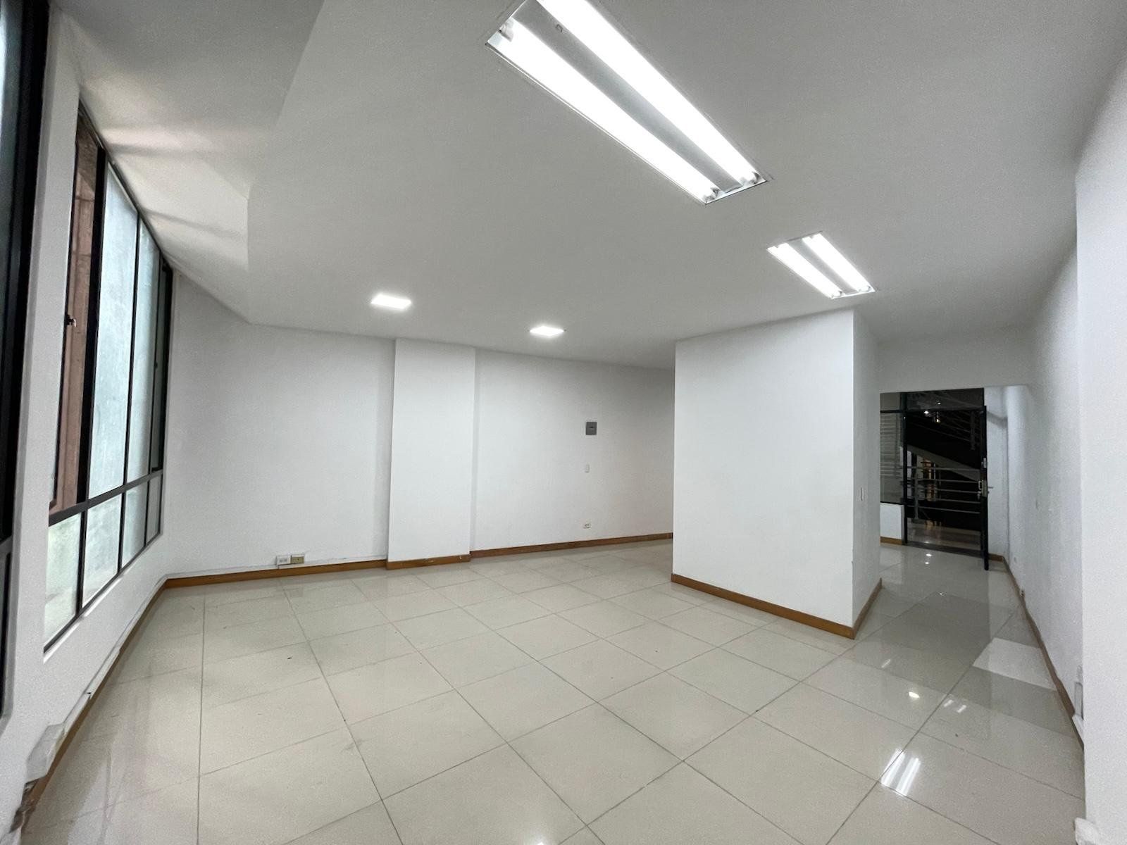 LOCAL EN ARRIENDO UBICADO EN BELLO SECTOR MANCHESTER - 2