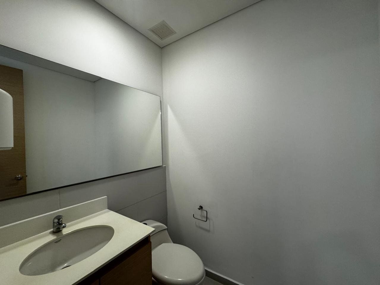 OFICINA EN VENTA UBICADA EN MEDELLIN SECTOR POBLADO - 8