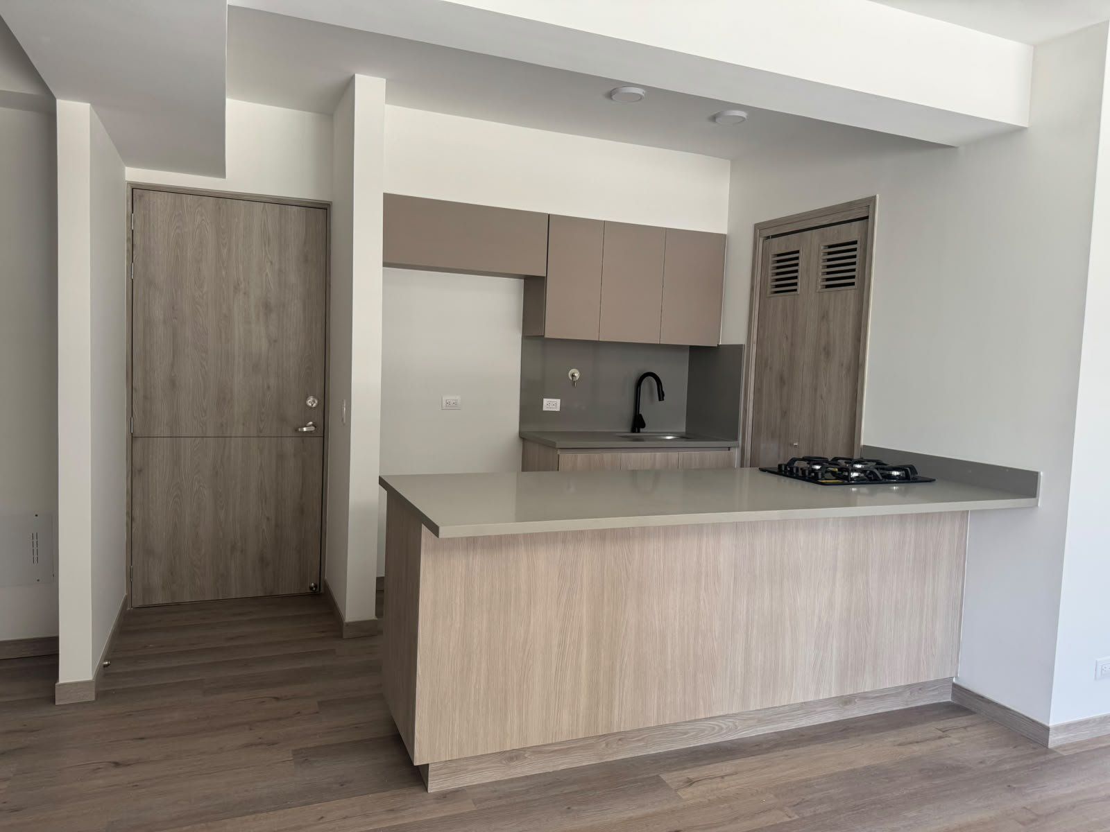 APARTAMENTO EN ARRIENDO UBICADO EN MEDELLIN SECTOR POBLADO - 2