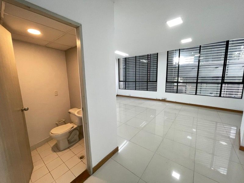 OFICINA EN ARRIENDO EN EL POBLADO MEDELLÍN - 2